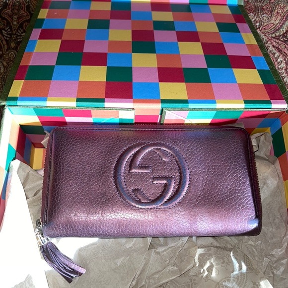Gucci Handbags - Authentic Gucci logo zip around wallet